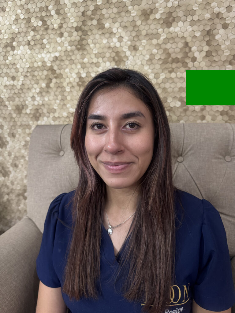 Margarita Sarceno, acrilista en Moon by Realce